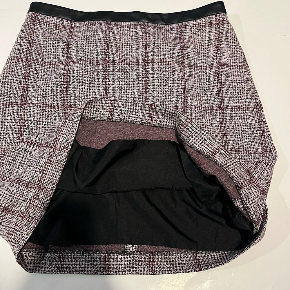 Ann Taylor Petite Skirt Womens Size 10P Red Faux Leather Trimmed Straight - Picture 7 of 8